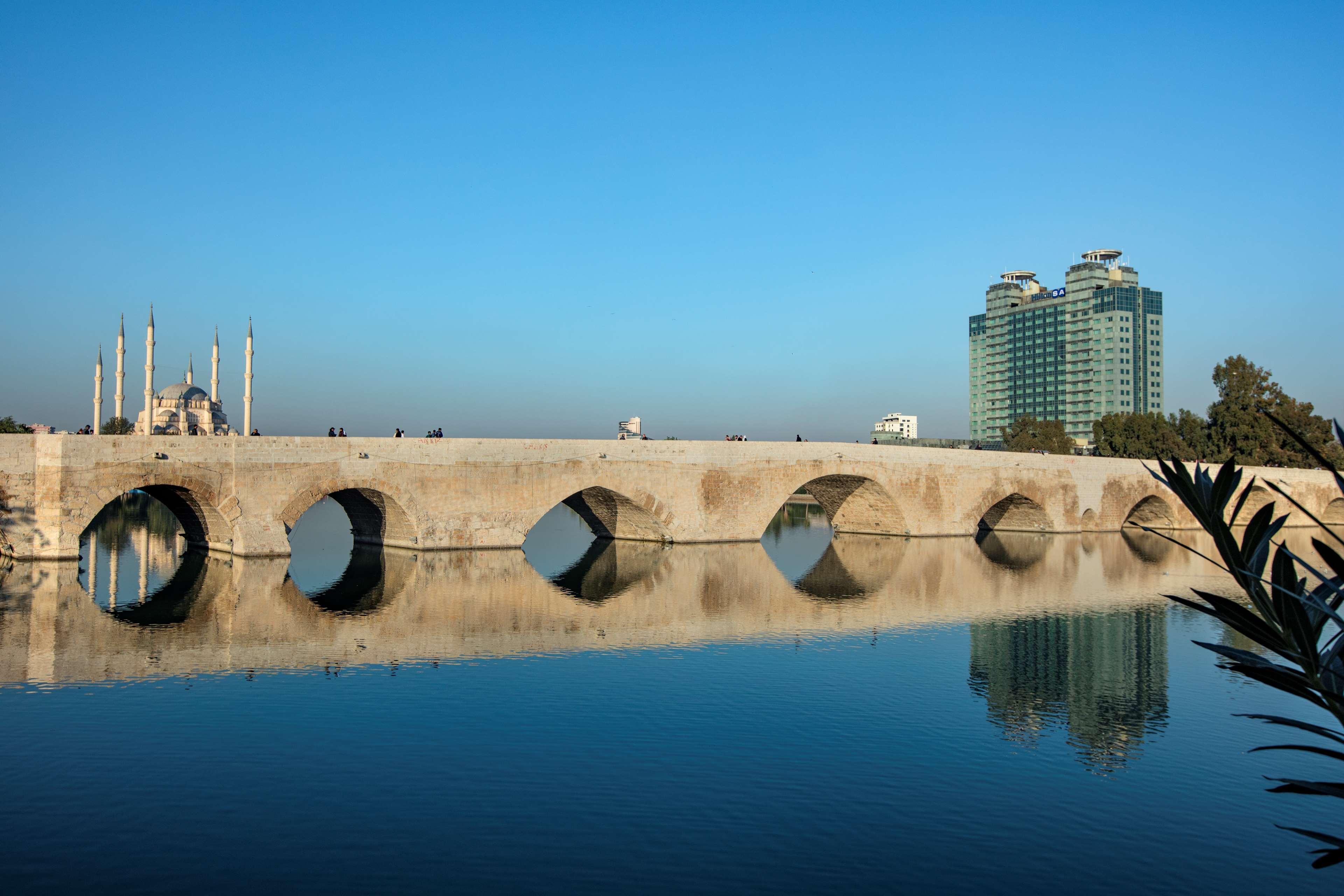 Adana Hiltonsa Hotel Eksteriør bilde