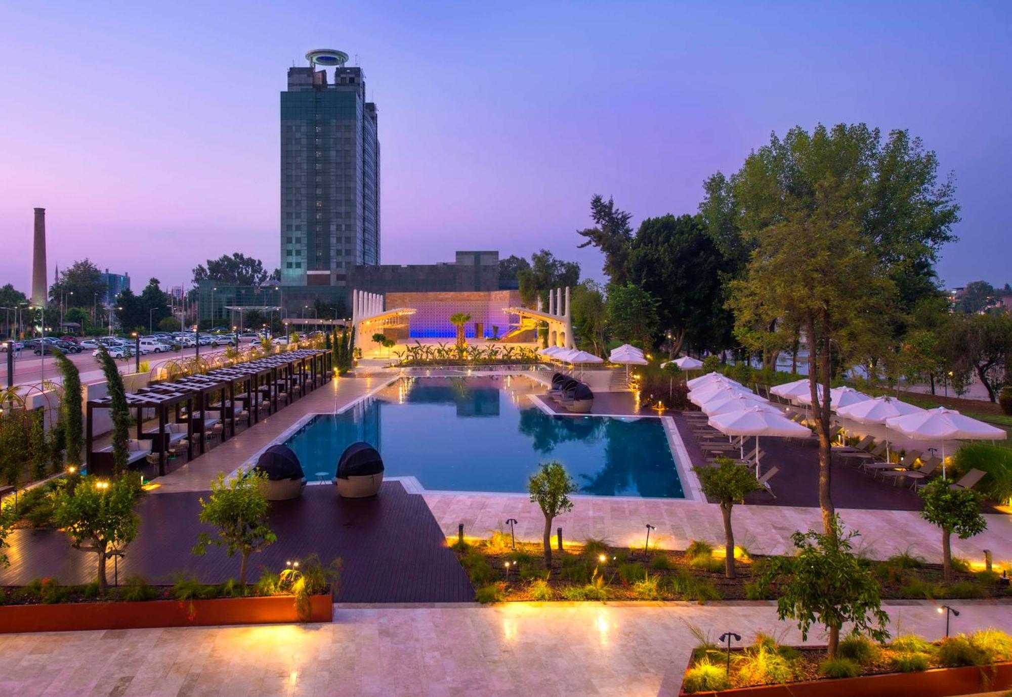 Adana Hiltonsa Hotel Eksteriør bilde